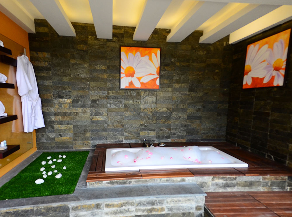 Luxury Honeymoon Suite with Jacuzzi in Munnar at The Siena Village resort